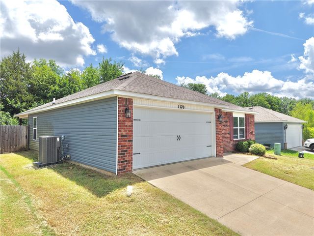 1170 S Kingfisher Lane, Fayetteville, AR 72701