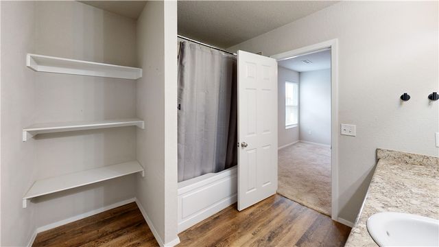 1170 S Kingfisher Lane, Fayetteville, AR 72701