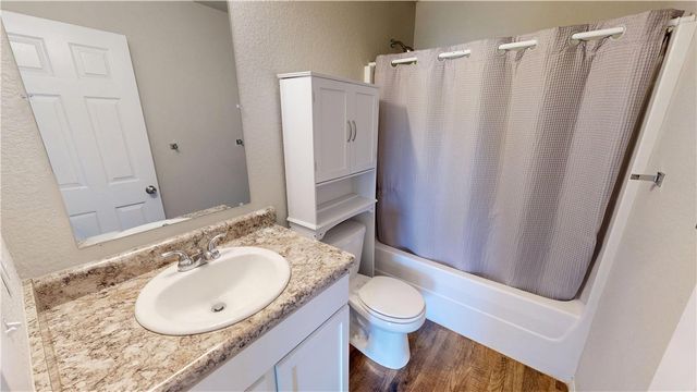 1170 S Kingfisher Lane, Fayetteville, AR 72701
