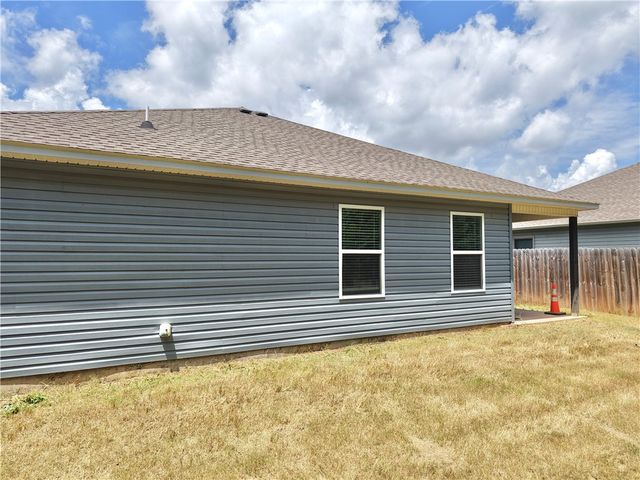 1170 S Kingfisher Lane, Fayetteville, AR 72701