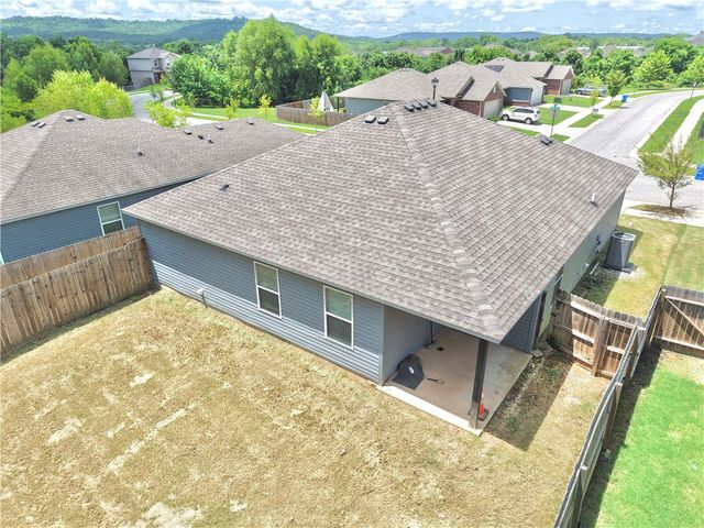 1170 S Kingfisher Lane, Fayetteville, AR 72701