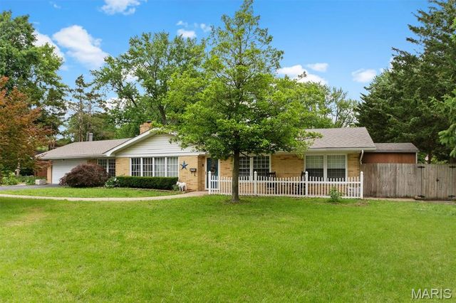 4205 S Park Drive, Belleville, IL 62226
