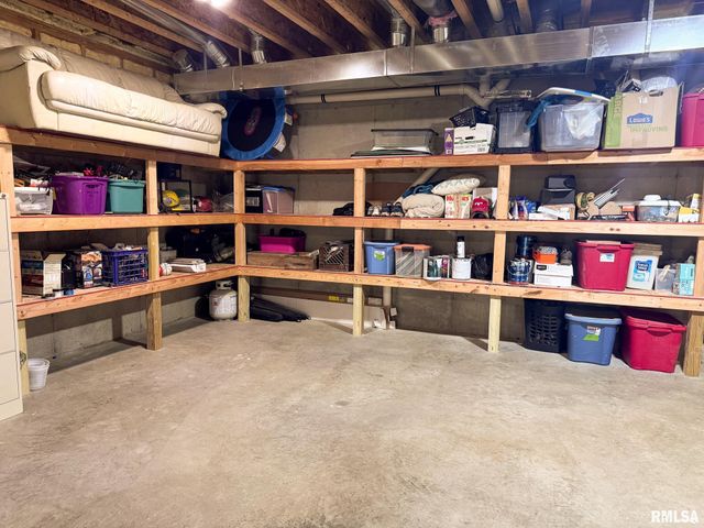 514 S Barn Hollow Drive, Athens, IL 62613