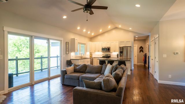 514 S Barn Hollow Drive, Athens, IL 62613