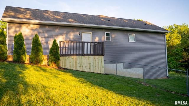 514 S Barn Hollow Drive, Athens, IL 62613