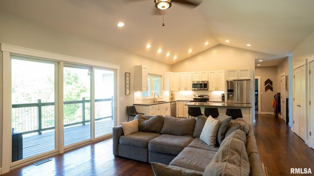 514 S Barn Hollow Drive, Athens, IL 62613