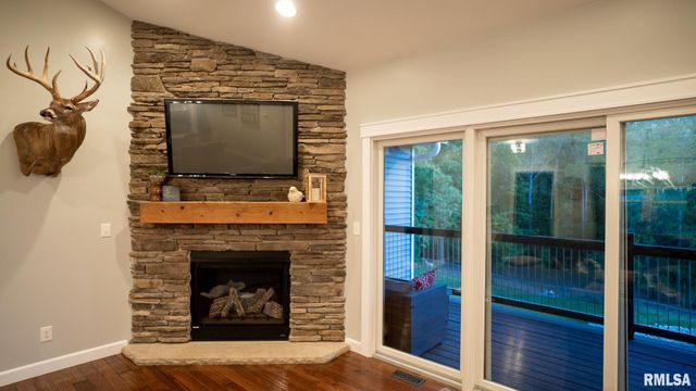 514 S Barn Hollow Drive, Athens, IL 62613