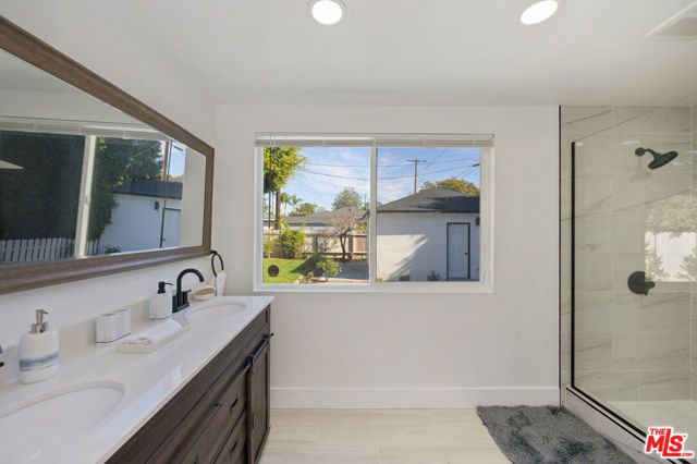 2936 S Bentley Avenue, Los Angeles, CA 90064