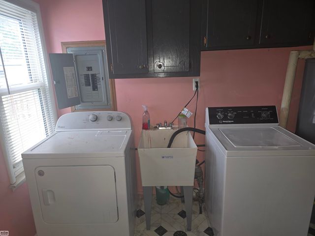 23805 Cushing Avenue, Eastpointe, MI 48026