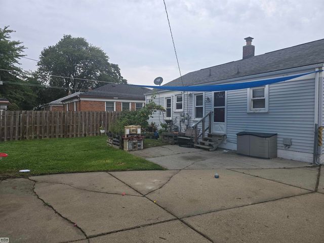 23805 Cushing Avenue, Eastpointe, MI 48026