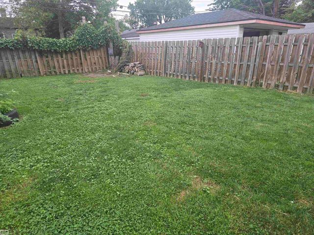 23805 Cushing Avenue, Eastpointe, MI 48026
