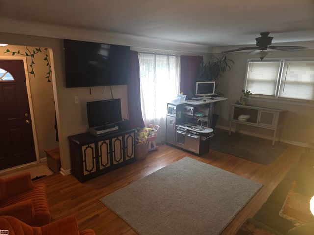 23805 Cushing Avenue, Eastpointe, MI 48026