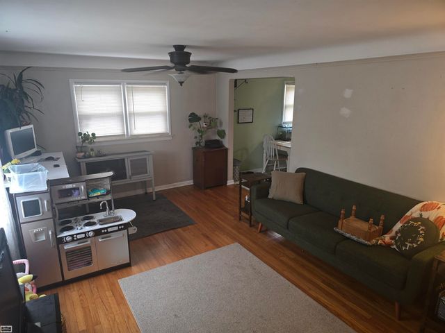 23805 Cushing Avenue, Eastpointe, MI 48026