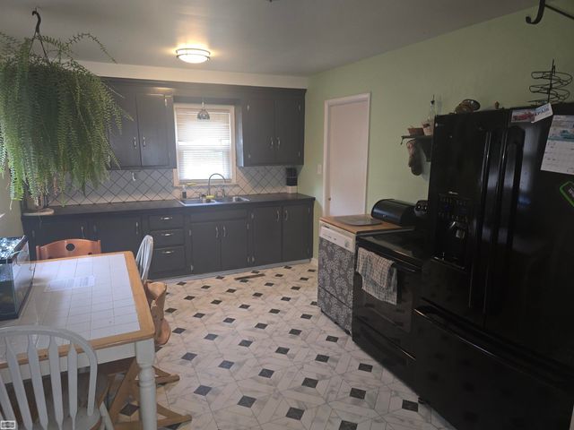 23805 Cushing Avenue, Eastpointe, MI 48026