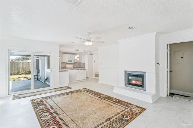 4560 Shadesview Dr, Pensacola, FL 32504