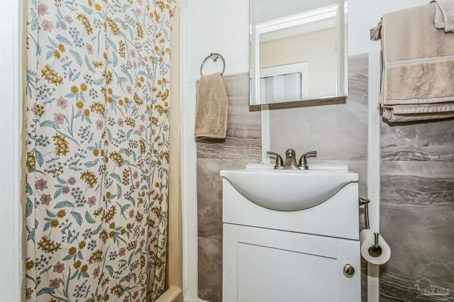 4560 Shadesview Dr, Pensacola, FL 32504