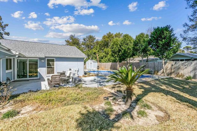 4560 Shadesview Dr, Pensacola, FL 32504