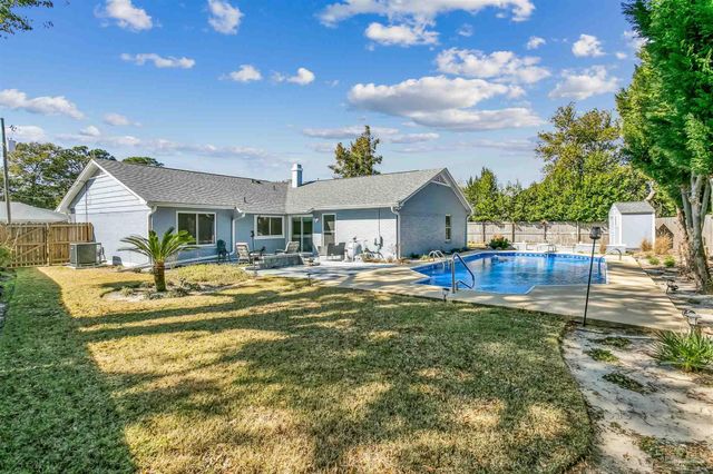 4560 Shadesview Dr, Pensacola, FL 32504