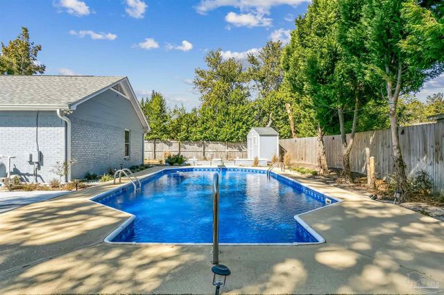 4560 Shadesview Dr, Pensacola, FL 32504