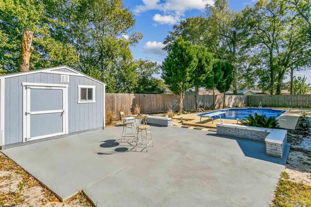 4560 Shadesview Dr, Pensacola, FL 32504