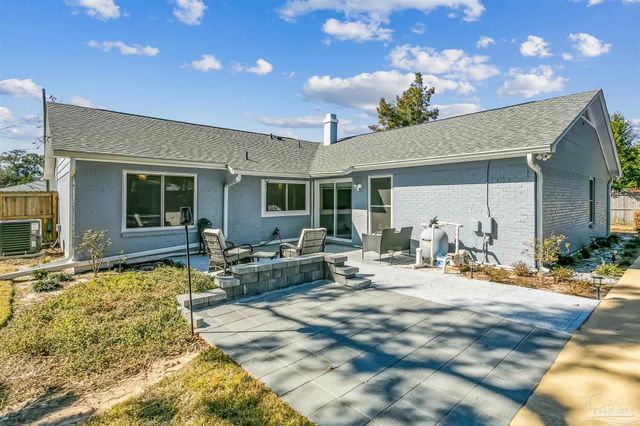 4560 Shadesview Dr, Pensacola, FL 32504