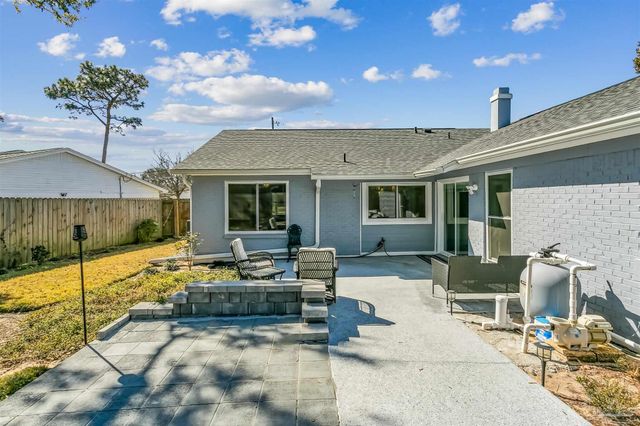 4560 Shadesview Dr, Pensacola, FL 32504