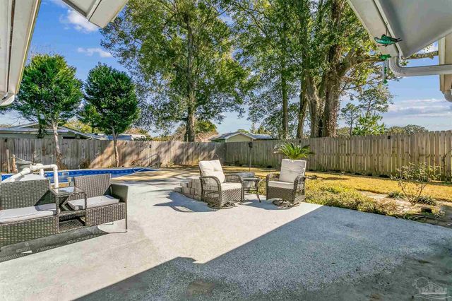 4560 Shadesview Dr, Pensacola, FL 32504