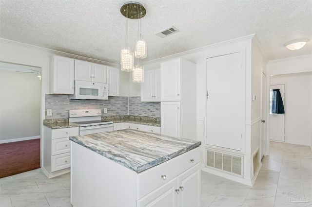 4560 Shadesview Dr, Pensacola, FL 32504