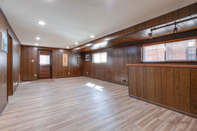 5251 Greenleaf Street, Skokie, IL 60077