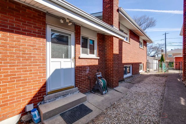 5251 Greenleaf Street, Skokie, IL 60077