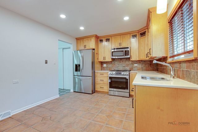 5251 Greenleaf Street, Skokie, IL 60077