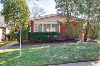 5251 Greenleaf Street, Skokie, IL 60077