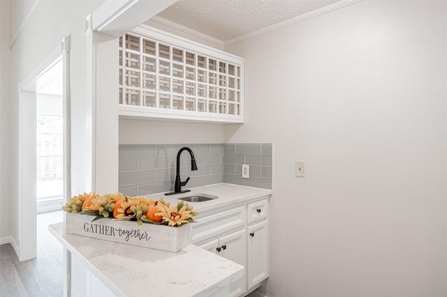 6215 Portal Drive, Houston, TX 77096