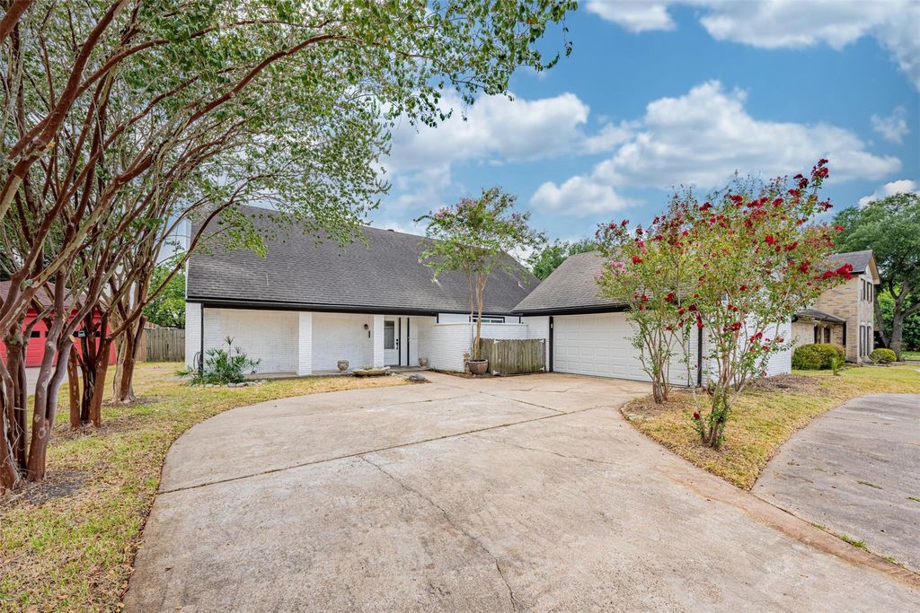 6215 Portal Drive, Houston, TX 77096