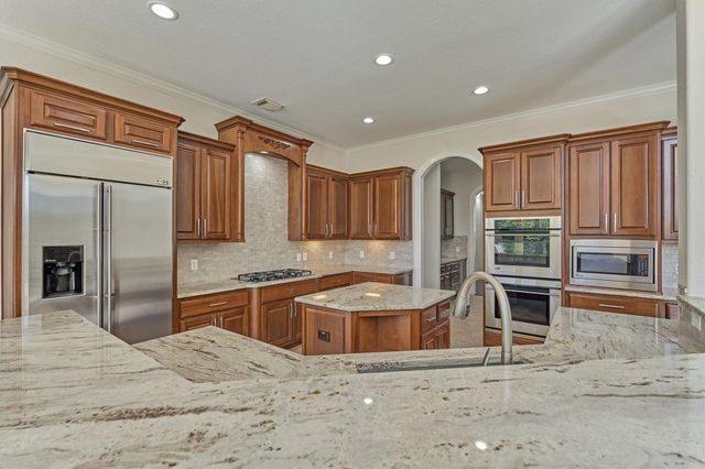 23 Player Oaks Place, The Woodlands, TX 77382