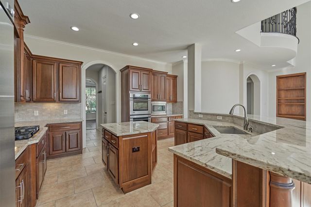 23 Player Oaks Place, The Woodlands, TX 77382