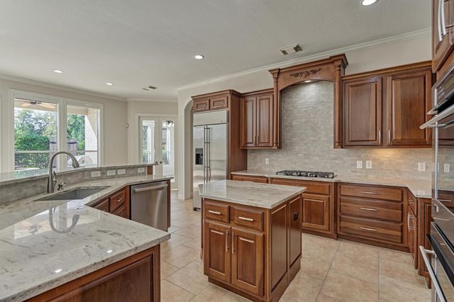 23 Player Oaks Place, The Woodlands, TX 77382