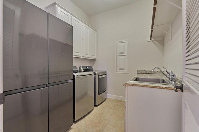 23 Player Oaks Place, The Woodlands, TX 77382