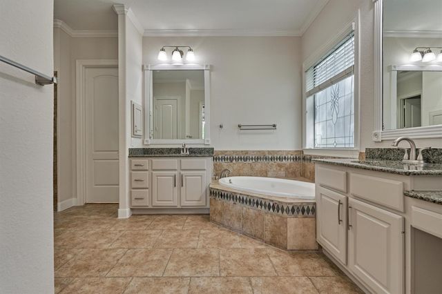 23 Player Oaks Place, The Woodlands, TX 77382