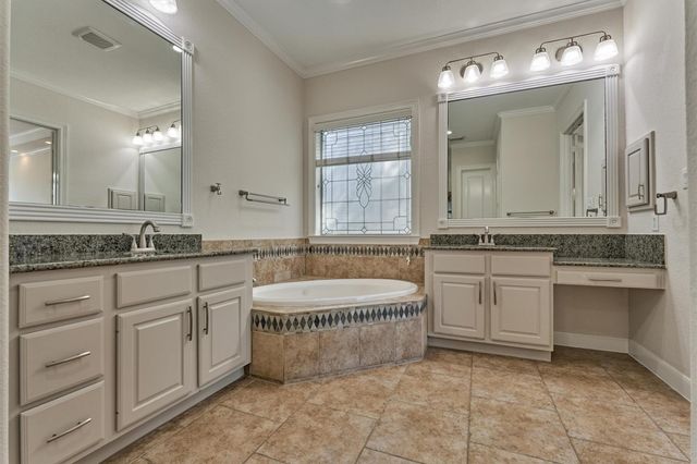 23 Player Oaks Place, The Woodlands, TX 77382