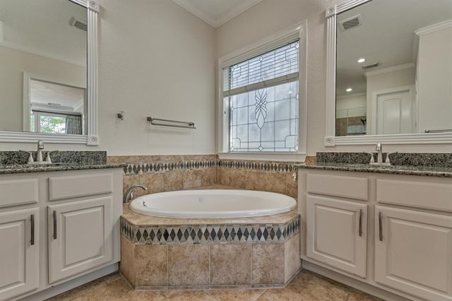 23 Player Oaks Place, The Woodlands, TX 77382