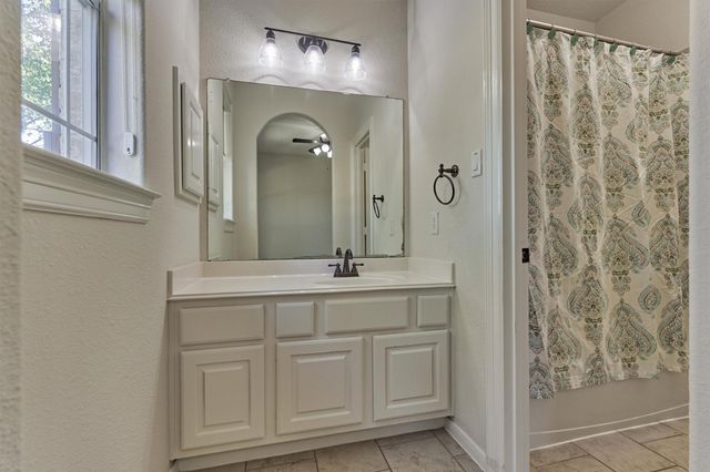 23 Player Oaks Place, The Woodlands, TX 77382