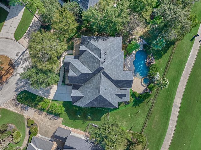 23 Player Oaks Place, The Woodlands, TX 77382
