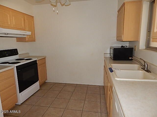 10569 W COGGINS Drive, Sun City, AZ 85351