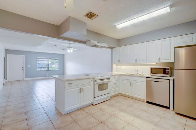 3929 Kenas Street, Palm Beach Gardens, FL 33403