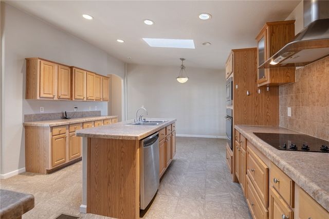 3676 N Santa Maria Road, Golden Valley, AZ 86413