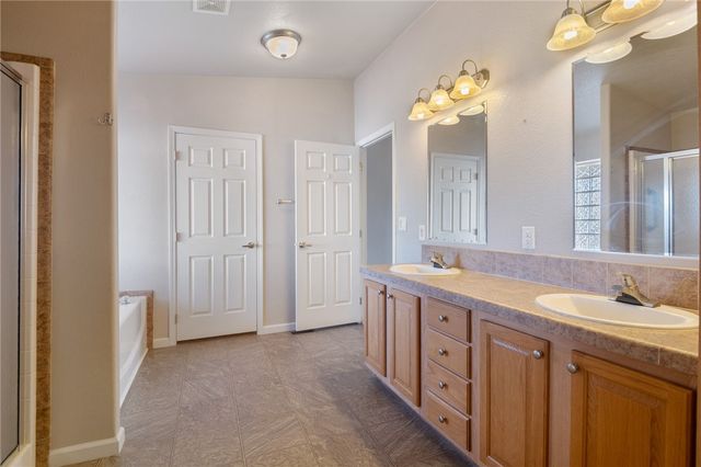 3676 N Santa Maria Road, Golden Valley, AZ 86413