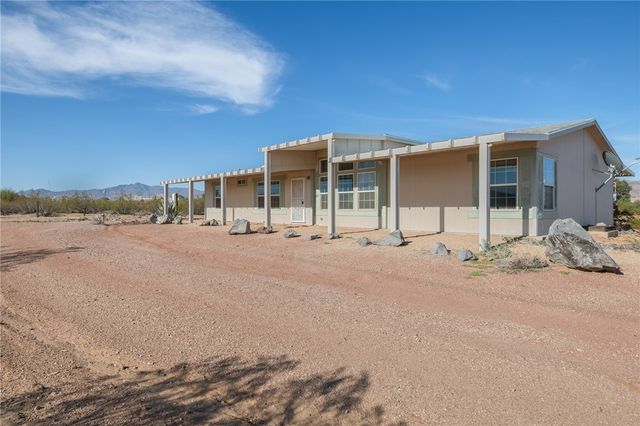 3676 N Santa Maria Road, Golden Valley, AZ 86413