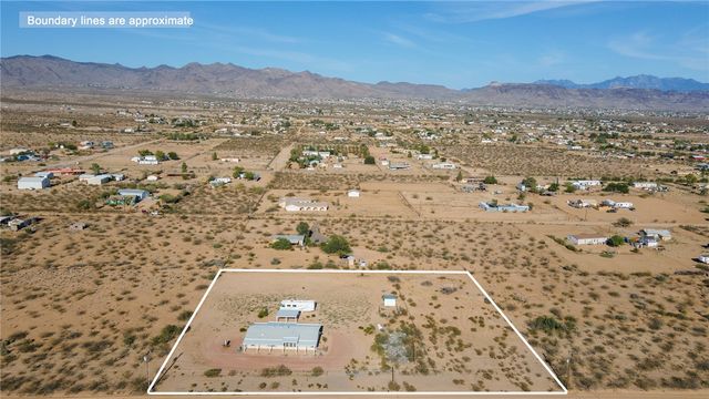 3676 N Santa Maria Road, Golden Valley, AZ 86413