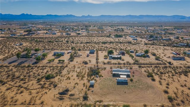 3676 N Santa Maria Road, Golden Valley, AZ 86413